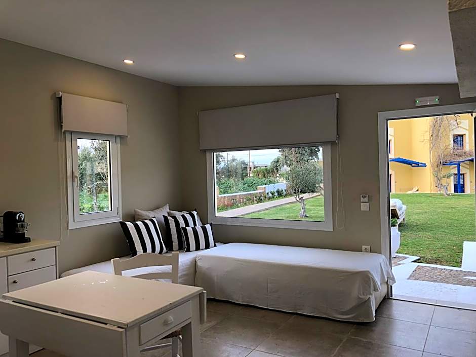 Parthenis Hotel & Suites