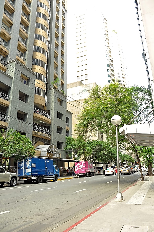 C Suites at Two Central Residences