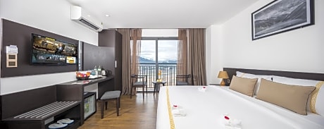 Deluxe Double - Free Breakfast for 2 People