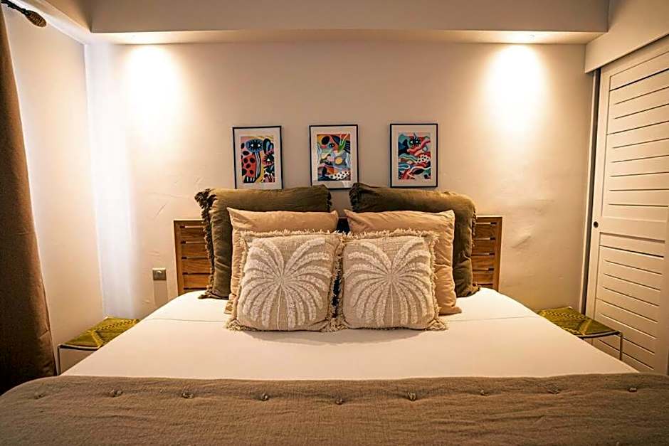 Cheerful Lemon Condo