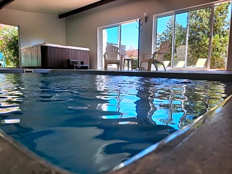 La ptite adresse Love Room 150 M2 Piscine Intérieure chauffé Privée & Spa Privée Parking Gratuit