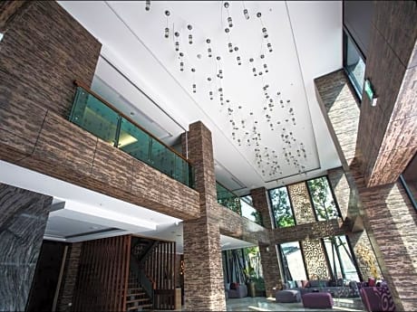 Imperial Dynasty Exquisite Hotel