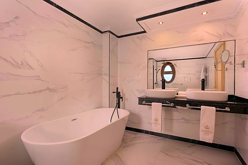 Eugenia de Montijo, Autograph Collection by Marriott