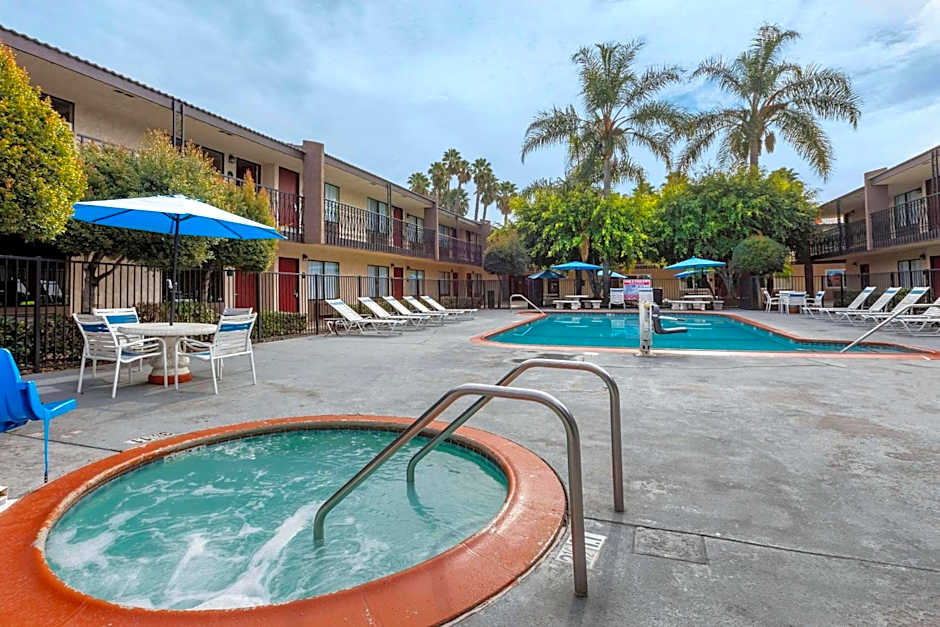 The Buena Park Hotel & Suites