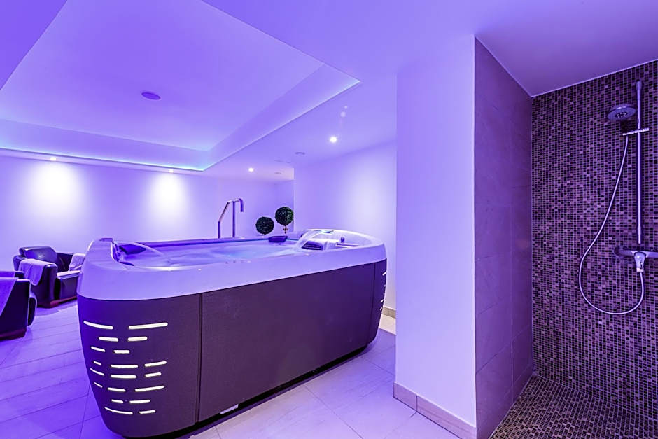 Asterias Beach Hotel