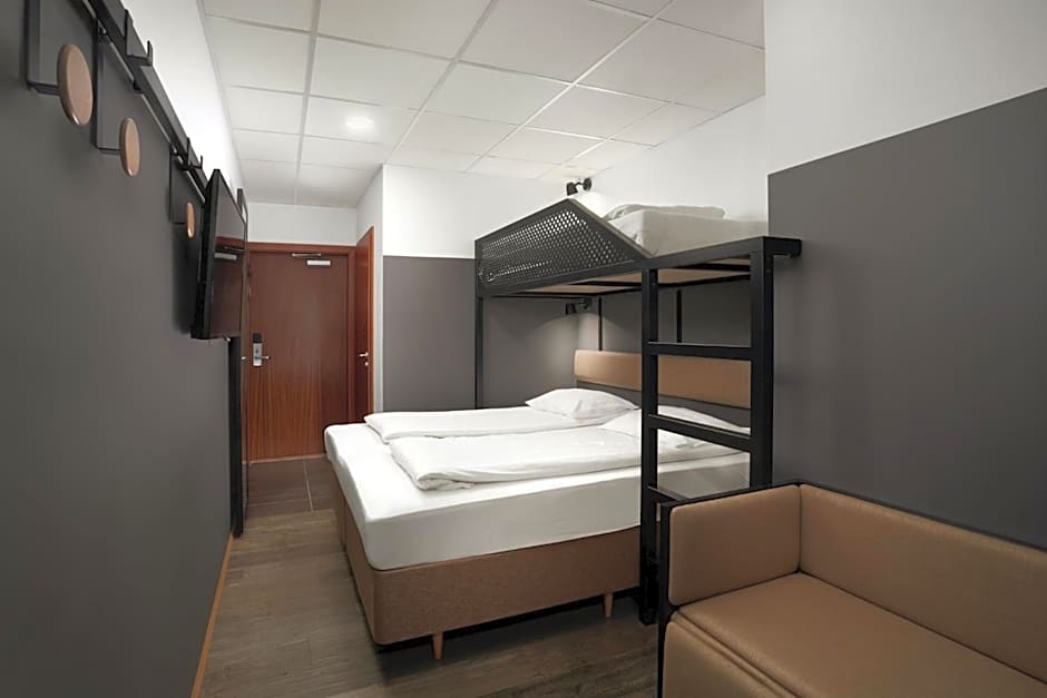 Hotel Cabin