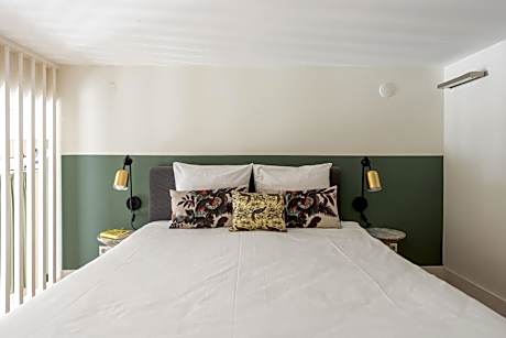 Large Studio with Kitchenette and Sofa Bed - Duplex