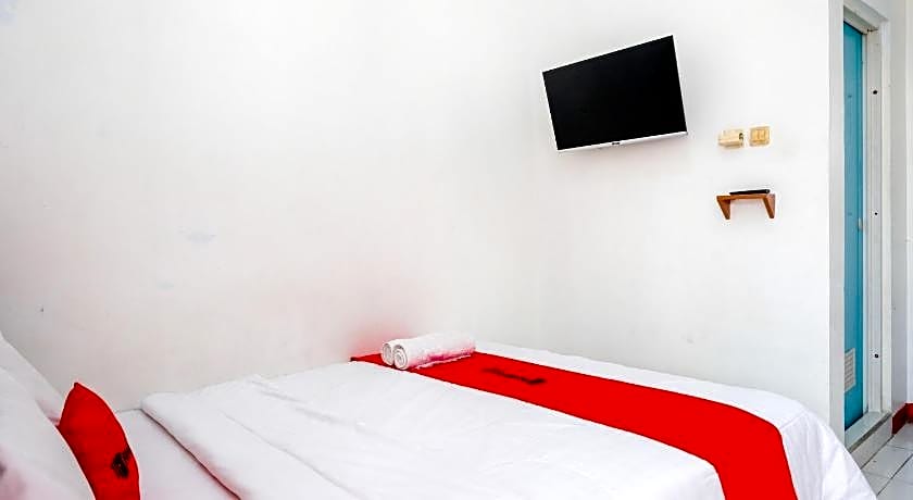 RedDoorz Syariah near Alun Alun Wonosobo 4