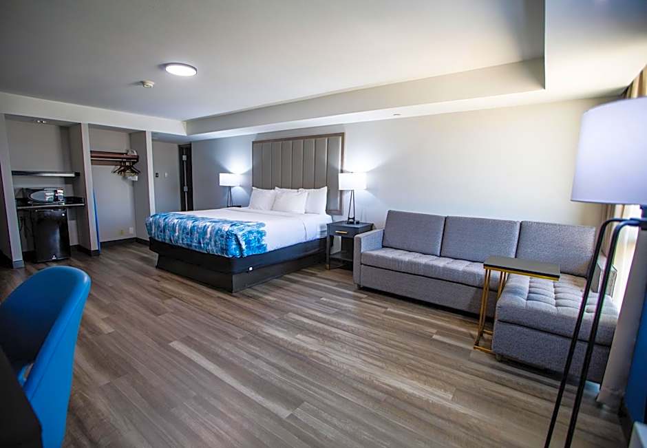 La Quinta Inn & Suites by Wyndham Dallas I-35 Walnut Hill