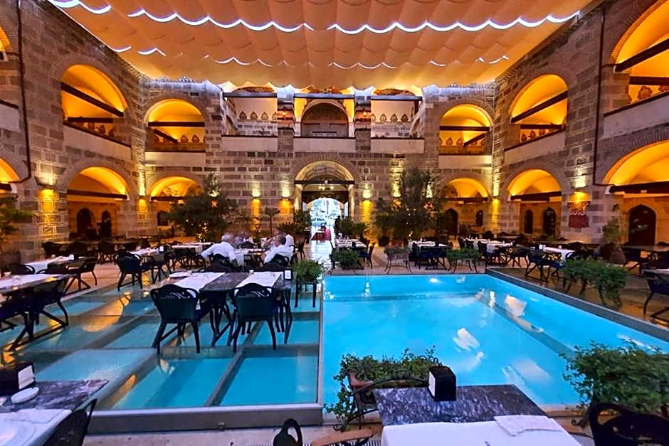 Cesme Kanuni Kervansaray Historical Hotel