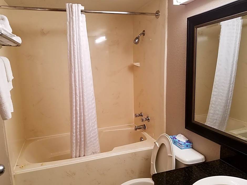 Super 8 by Wyndham Bentonville