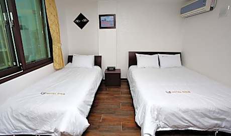 Deluxe Twin Room with Sea View