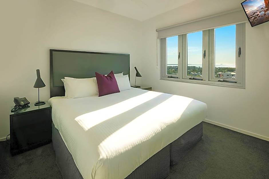 H on Mitchell Apartment Hotel