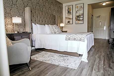 Deluxe Queen Room
