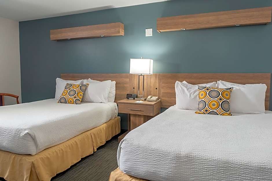 Days Inn & Suites by Wyndham Niagara Falls Centre St. By the Falls