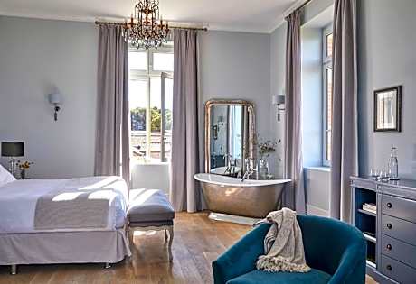 Deluxe King Suite