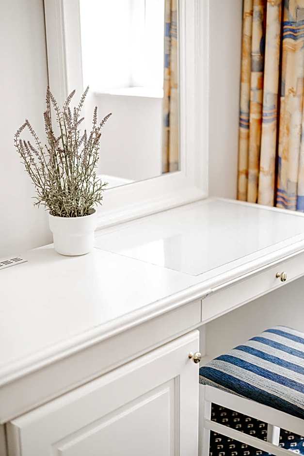 Self-Check-In Hotel Adlon