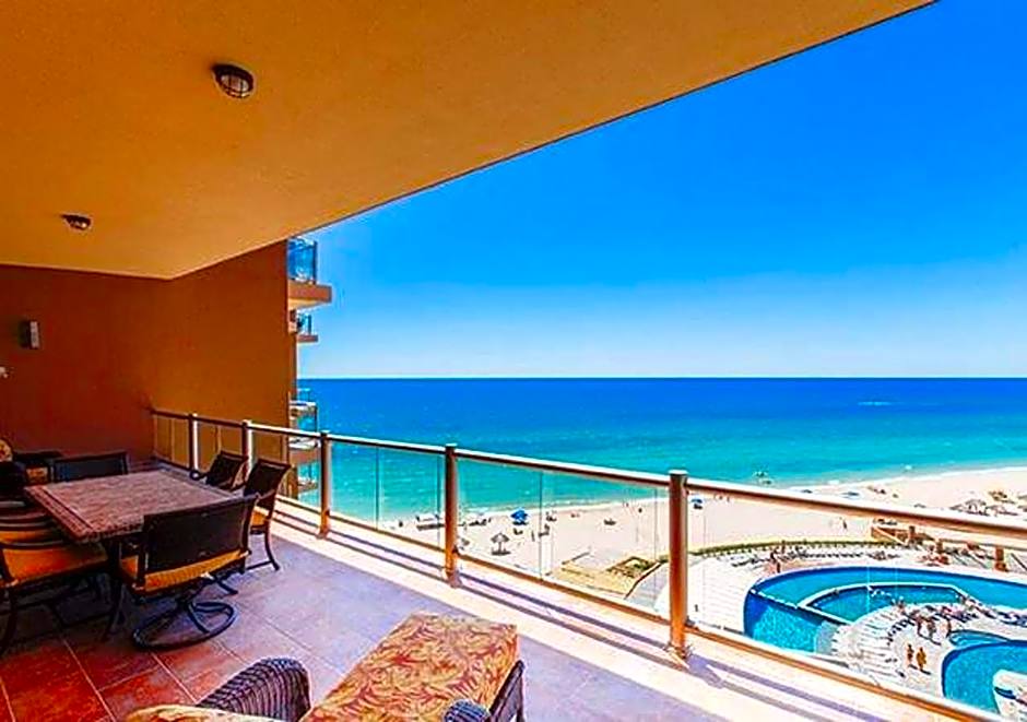 3 Br CONDO AVAILABLE IN LAS PALOMAS SANDY BEACH