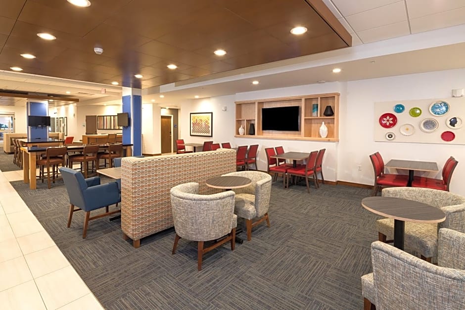 Holiday Inn Express Hotel & Suites Bay City By IHG