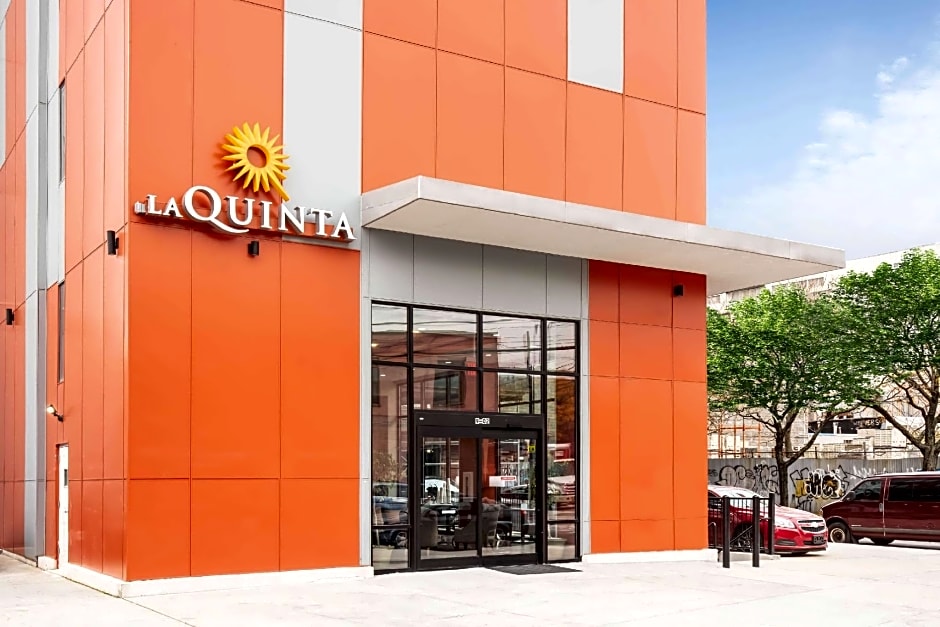 La Quinta Inn and Suites by Wyndham Long Island City – New York, NY