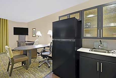 Queen Studio Suite with Two Queen Beds - Disability Access/Non-Smoking