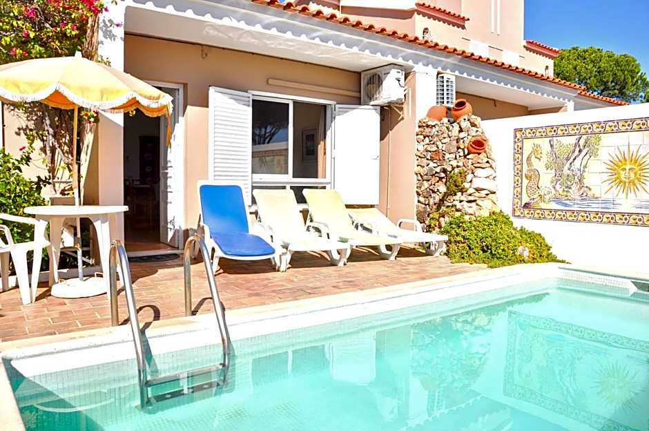 Stylish and well-equipped, private pool, close to amenities, free AC and Wifi