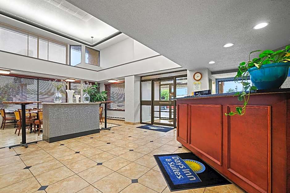 Days Inn by Wyndham Utica