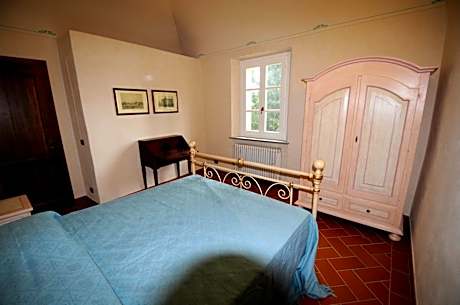 One-Bedroom Apartment with View