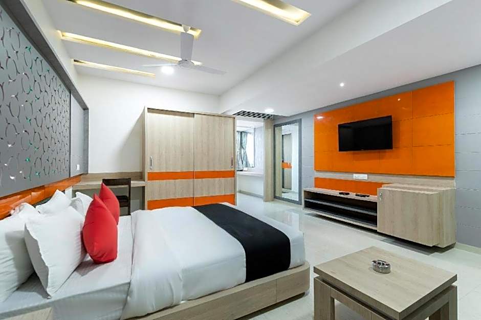 Hotel The Grand Takshak