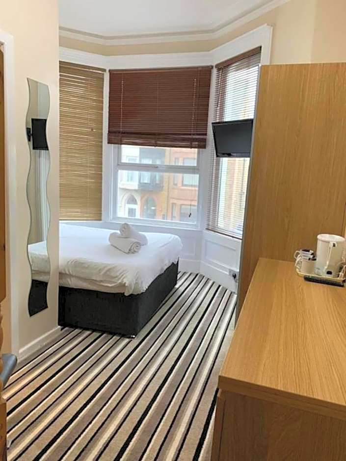 OYO Wave Crest Hotel