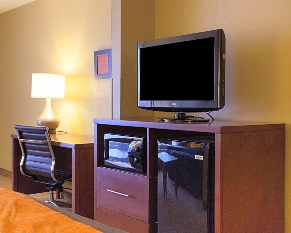 Quality Inn & Suites I-40 East