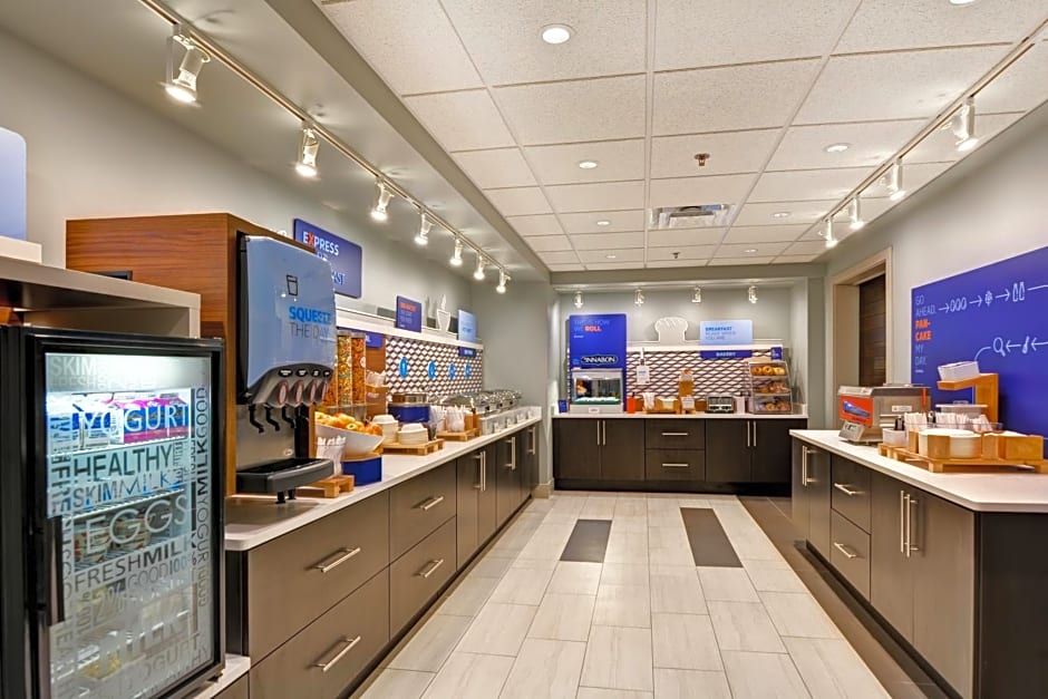 Holiday Inn Express Hotel & Suites Milwaukee-New Berlin By IHG