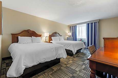 Queen Room with Two Queen Beds and Bath Tub - Disability Access/Non-Smoking