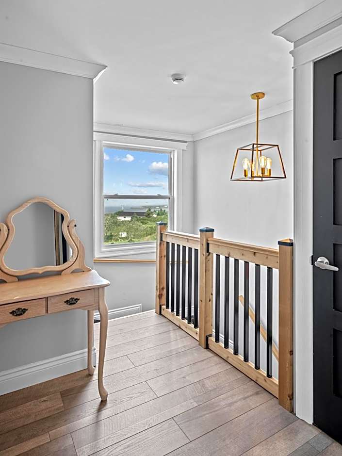 Edge of the Avalon Inn