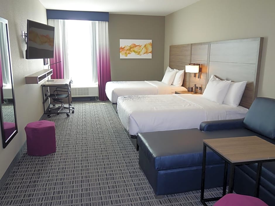 La Quinta Inn & Suites by Wyndham San Antonio Alamo City