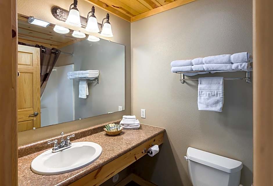 Rock Crest Lodge & Cabins