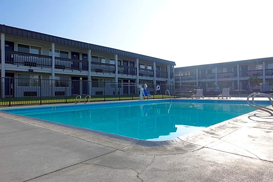 Motel 6-Claremont, CA