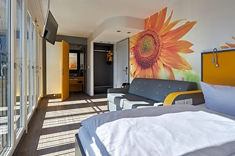 Triple Room (69 ft²)