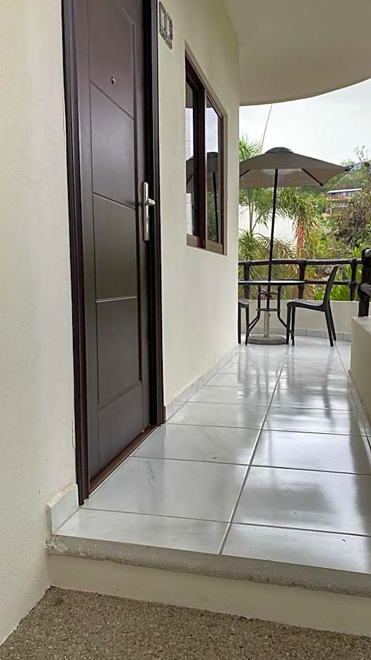 Hotel y Suites Los Encantos