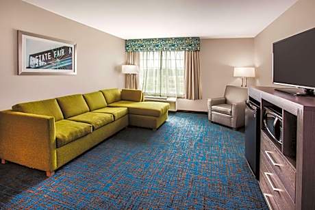 One-Bedroom King Suite - Non-Smoking