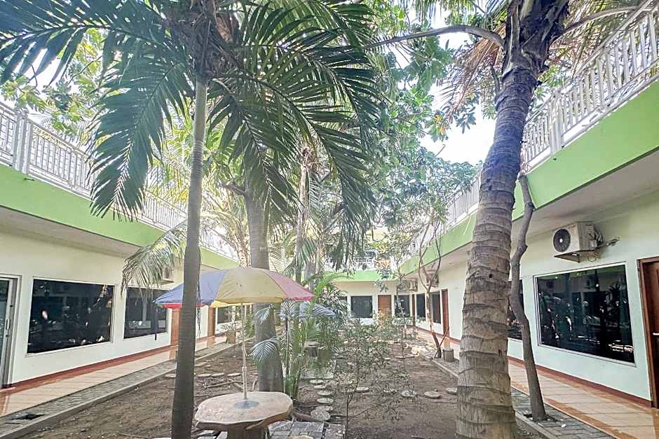 Global Inn Syariah Mitra RedDoorz near Juanda T1 Airport