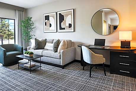 Executive Boardroom Suite, 1 Bedroom Executive Suite, 1 King, Sofa bed, Whirlpool
