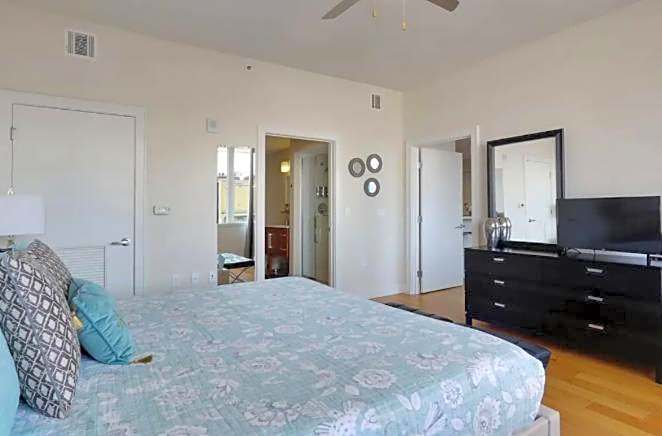 Amazing Condos Beautiful View 2 Blocks To French Quarter, Small Rooftop Pool, Gym, Seanger Theater, Super Dome, And Bourbon St
