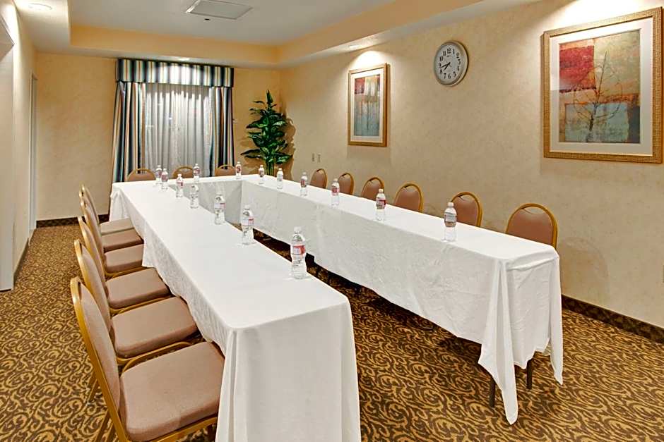 Holiday Inn Express Delano Highway 99 By IHG