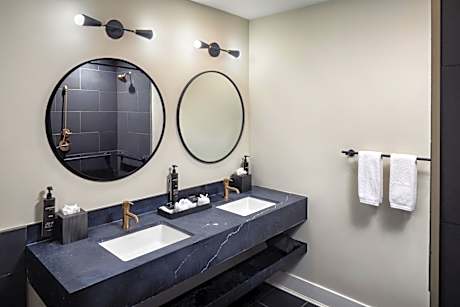King Room with Roll-In Shower - Mobility and Hearing Access