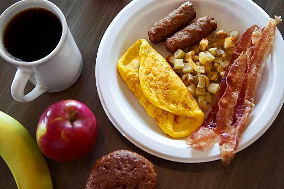 Days Inn & Suites by Wyndham Brandon