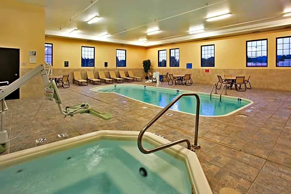 La Quinta Inn & Suites/New River Gorge National Park
