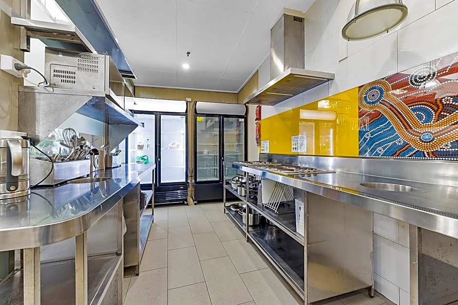 London Plane Backpackers