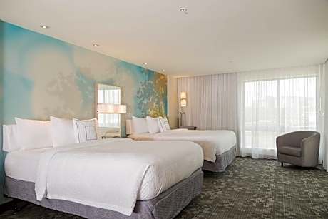 Queen Room with Two Queen Beds - Hearing Accessible