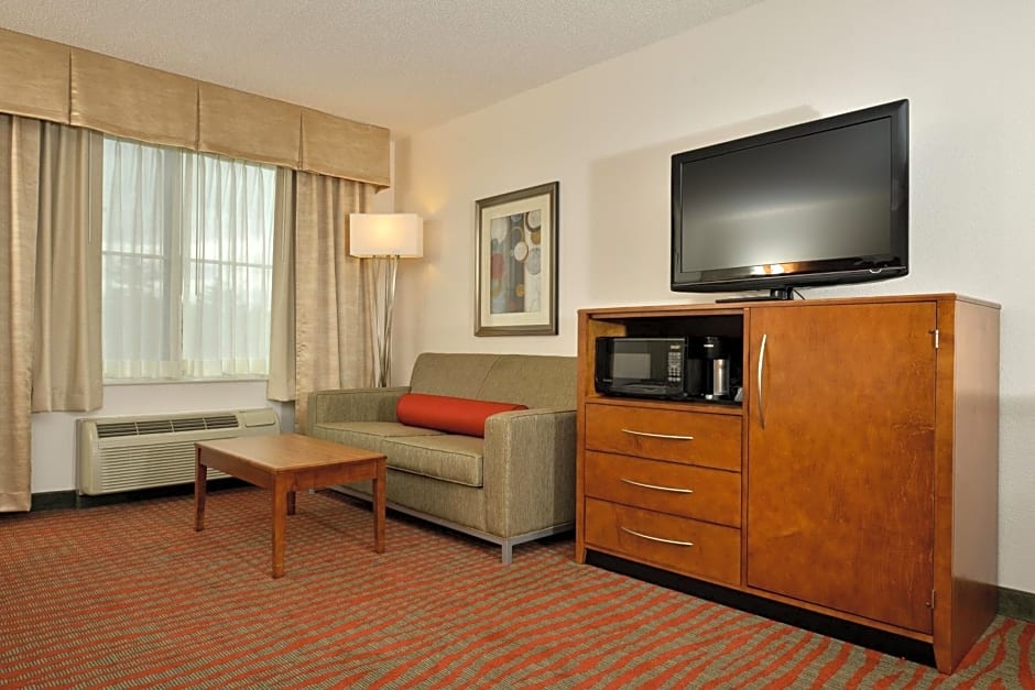 Holiday Inn Express Boston/Milford Hotel, an IHG Hotel